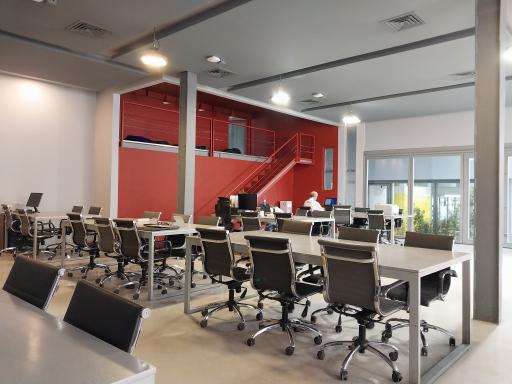 عکس فضای کار اشتراکی و شتابدهنده پویتک