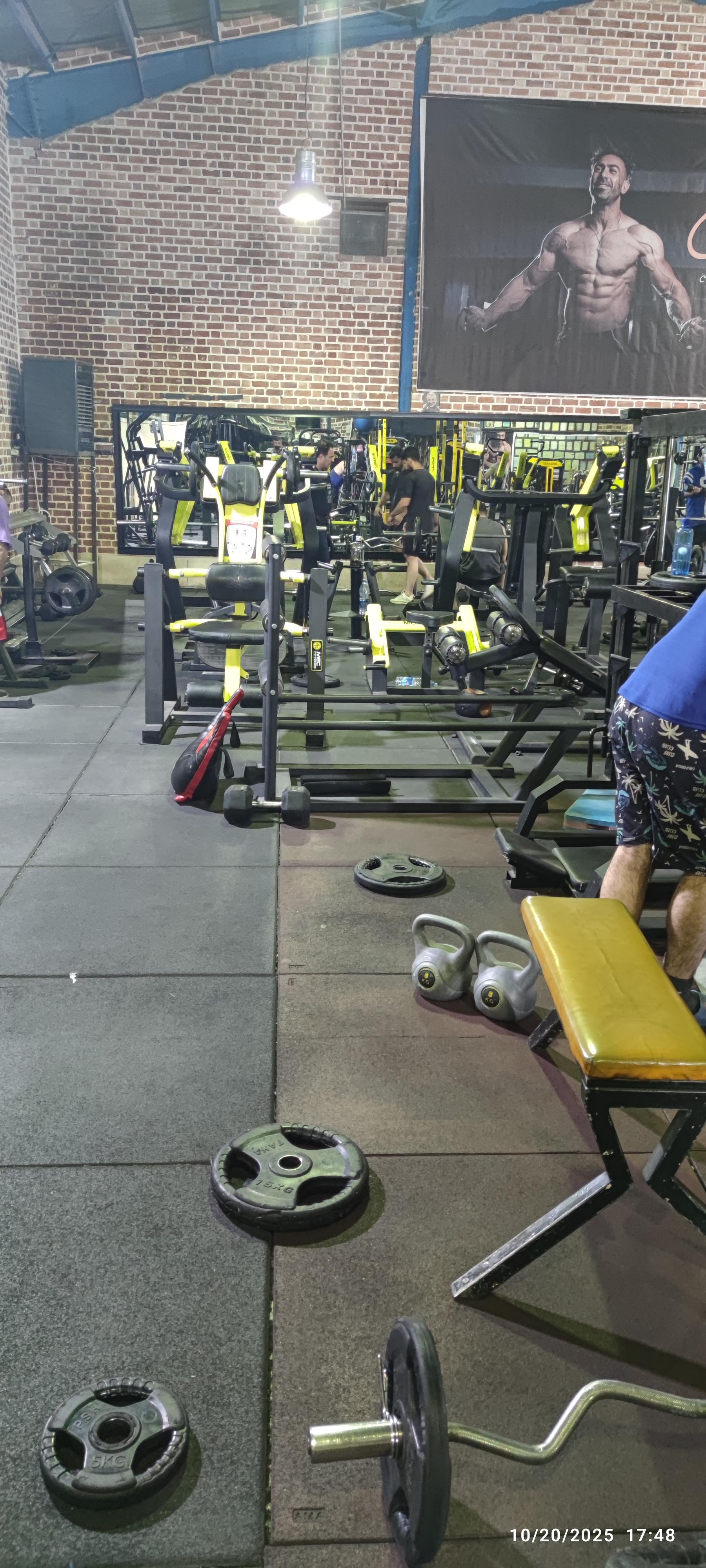 عکس باشگاه ایرانیان 