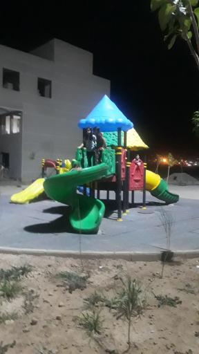 عکس زمین بازی کودکان