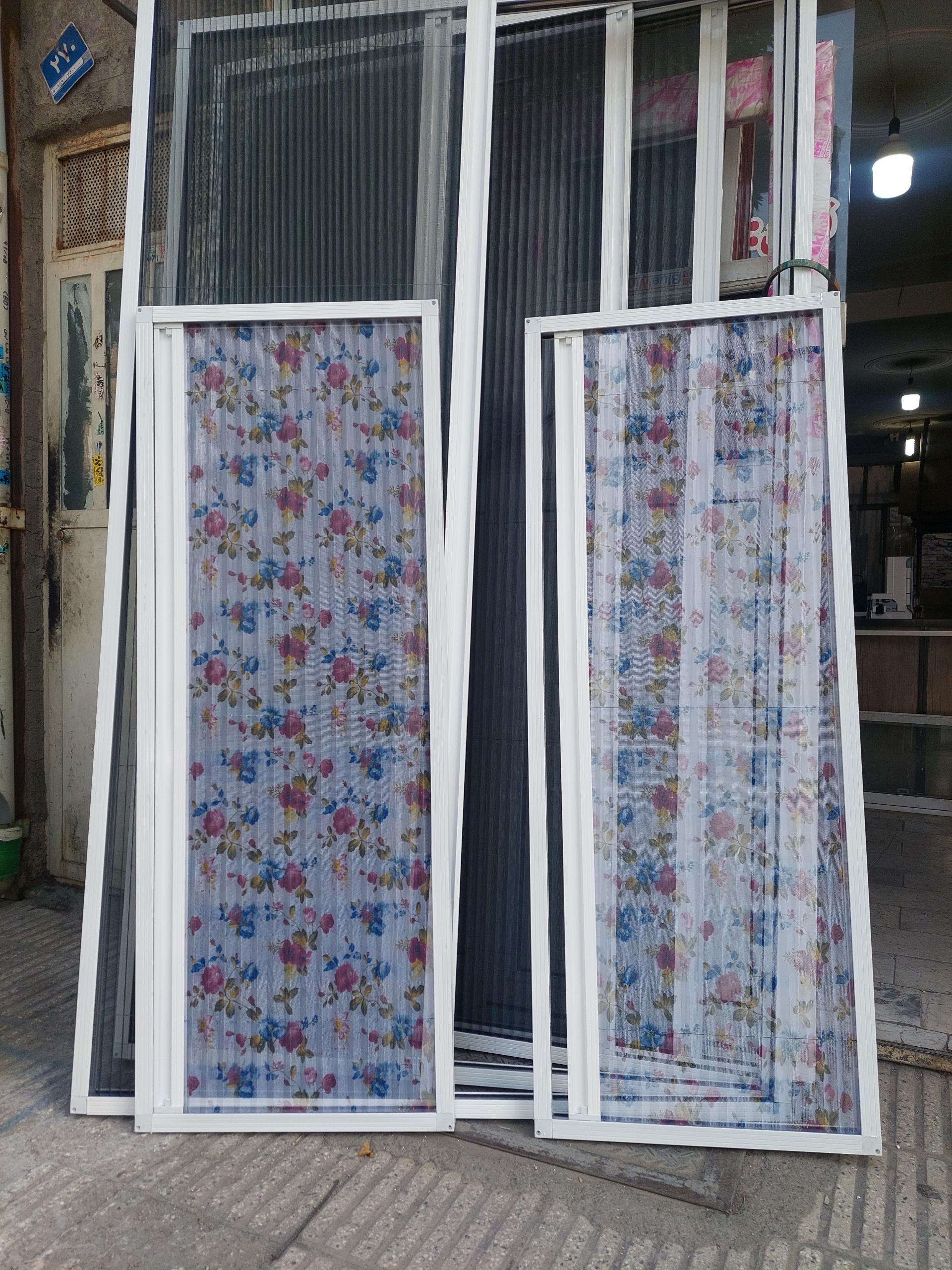 عکس درب و پنجره توری پلیسه زرنگار