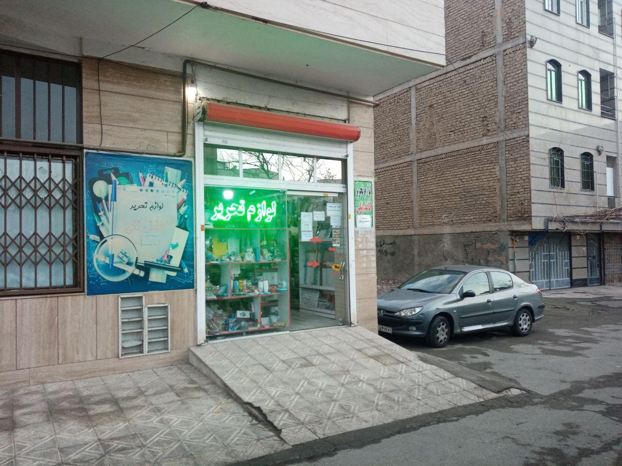 عکس لوازم تحریر کاغذ رنگی