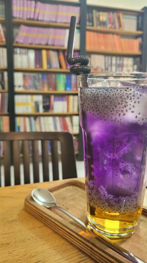 عکس کافه کتاب خانه تجربه