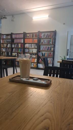 کافه کتاب خانه تجربه