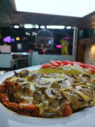 عکس ساندویچ خرّم ۱۳۶۴