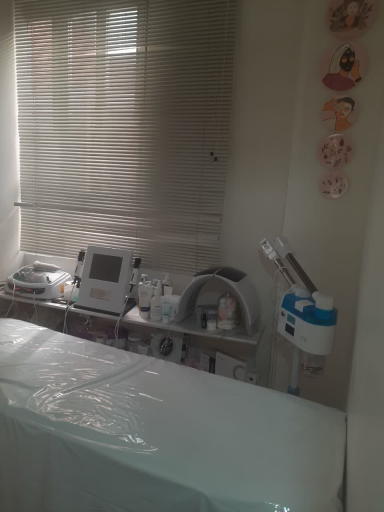 عکس کلینیک طب سنتی دکتر سمیه اسحاقی