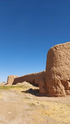 عکس قلعه قدیمی باغچه