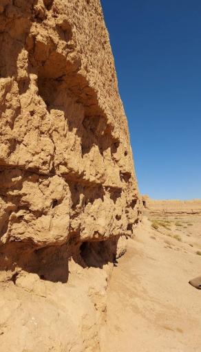 عکس قلعه قدیمی باغچه