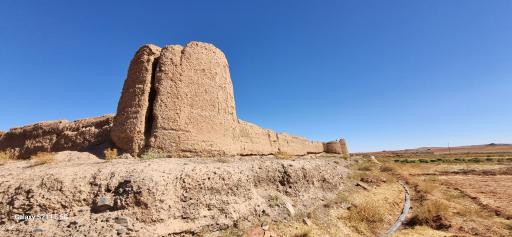 عکس قلعه قدیمی باغچه