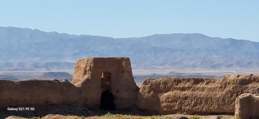 عکس قلعه قدیمی باغچه