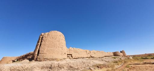 عکس قلعه قدیمی باغچه