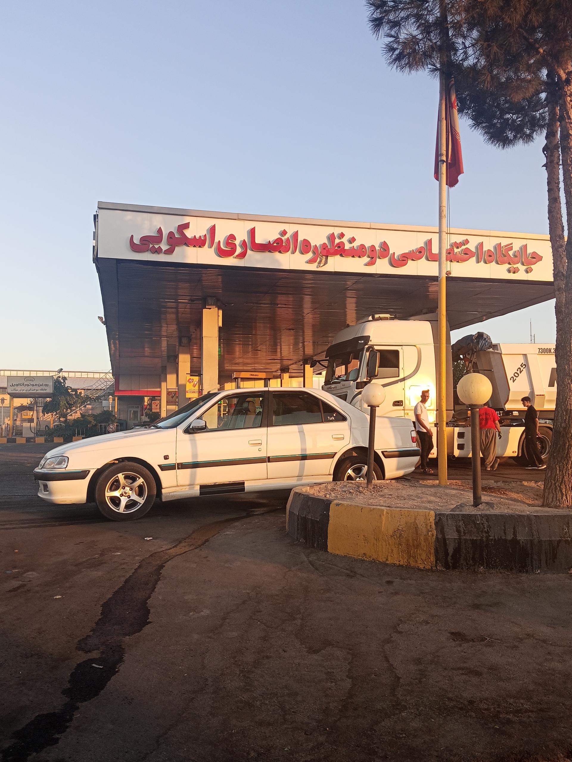 عکس پمپ بنزین