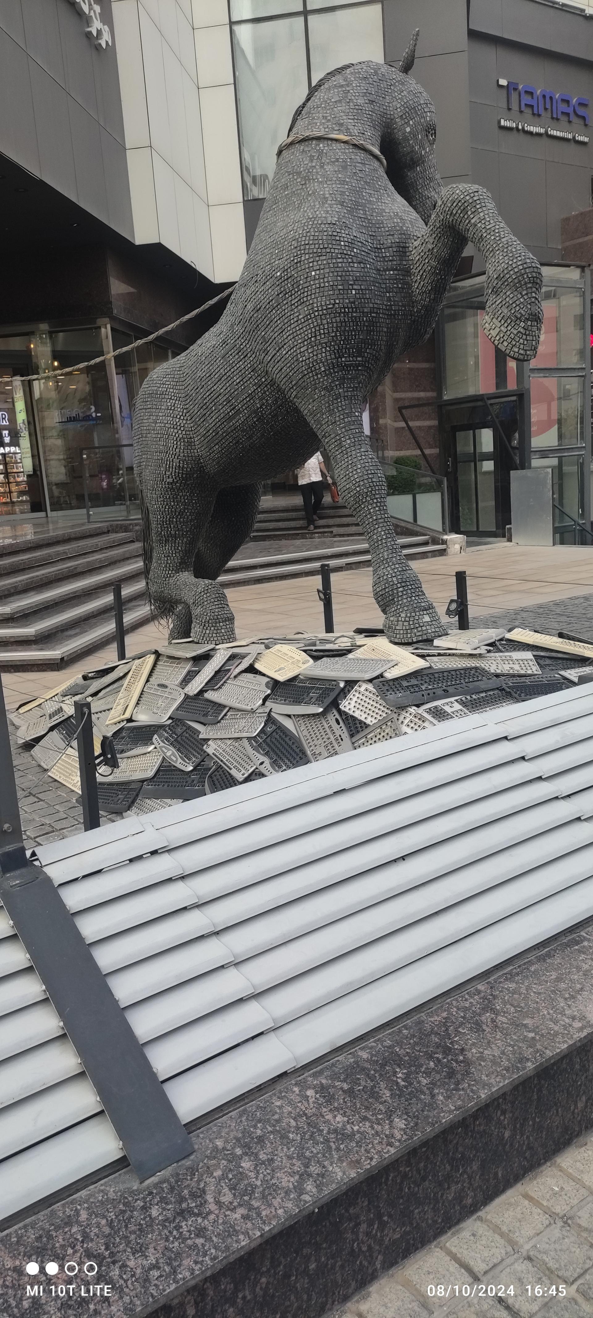 عکس ورودی برج تماس 