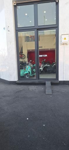 عکس نمایندگی کویر موتور باقری