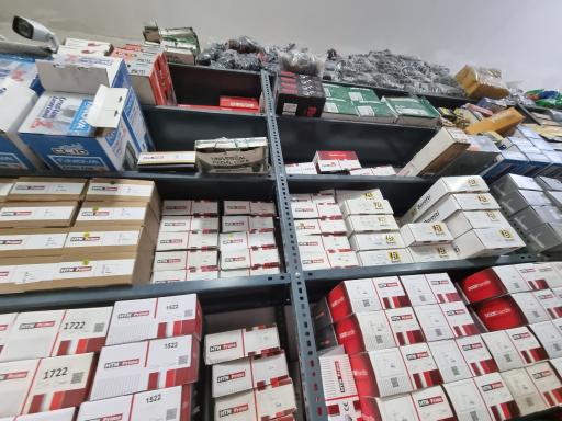 عکس ابزار فروشی باستانی 