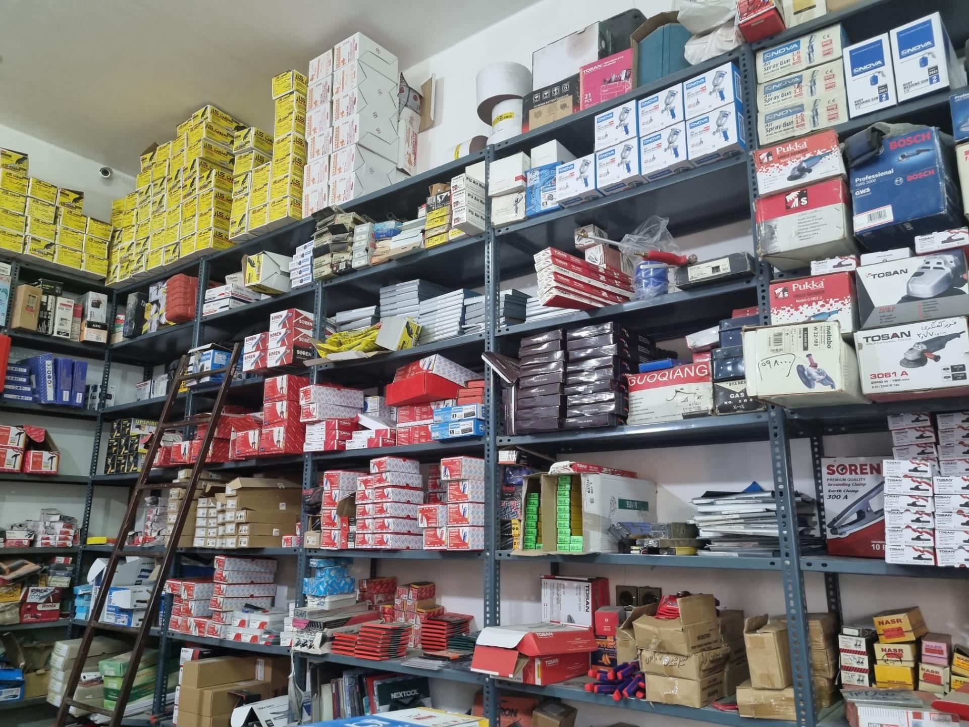 عکس ابزار فروشی باستانی 