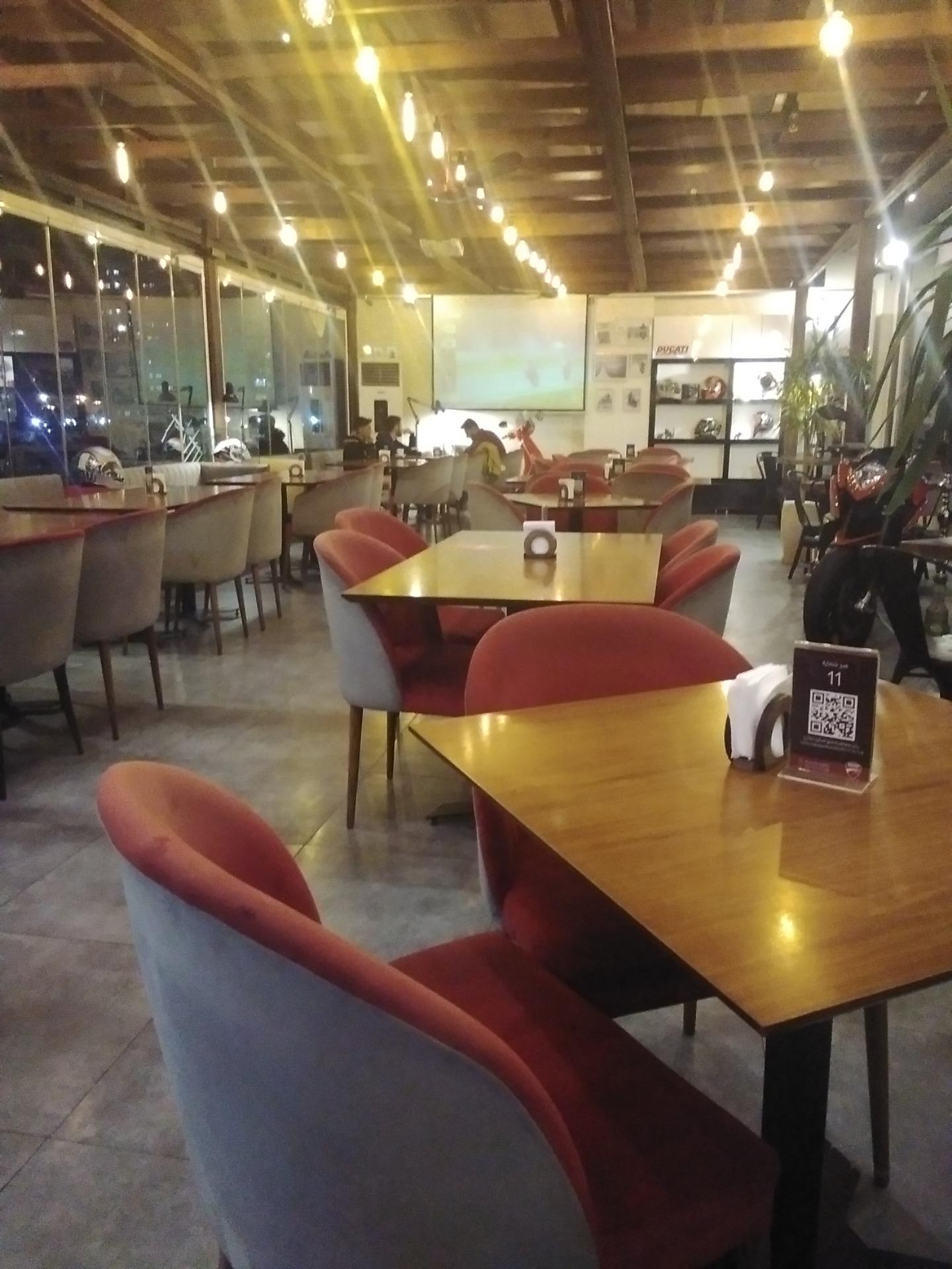 عکس رستوران شاندیز 