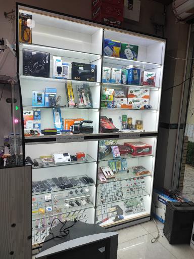 عکس تعمیر لوازم برقی مهاجر