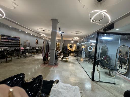 عکس سالن زیبای رژ سرخ