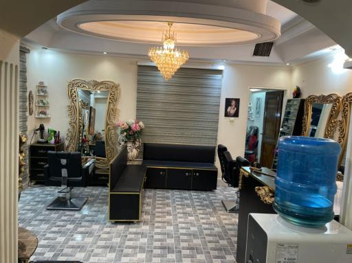 عکس سالن زیبای رژ سرخ