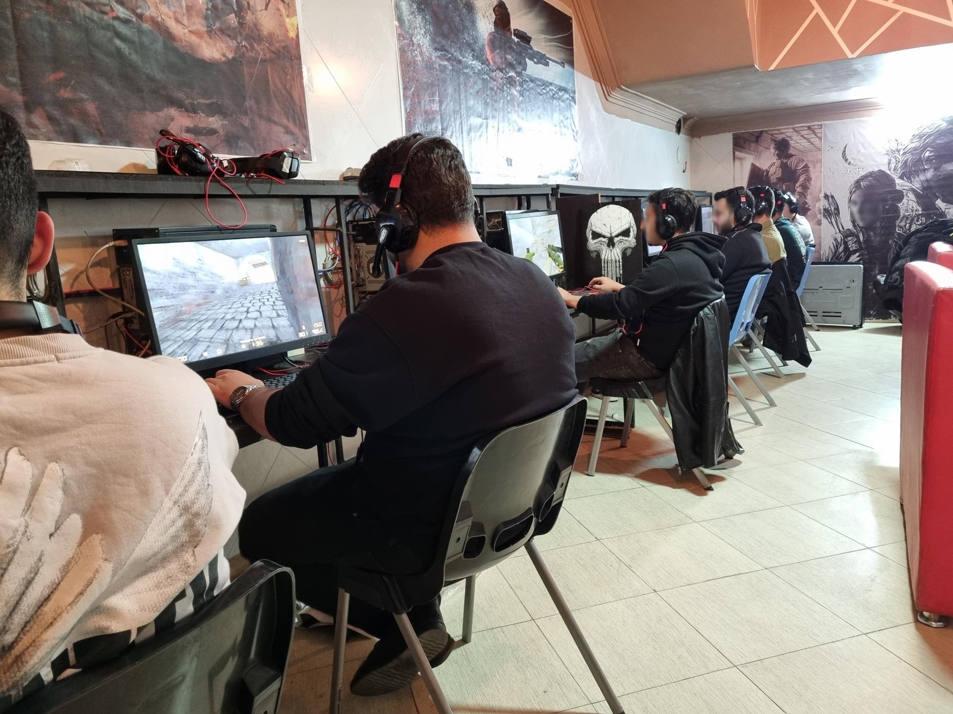 عکس کافه گیم جاذبه