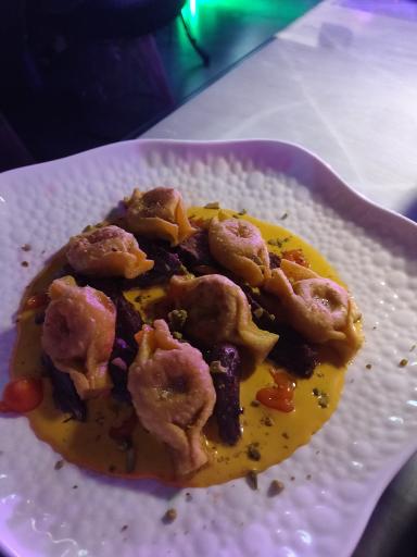 عکس رستوران آورین لانژ