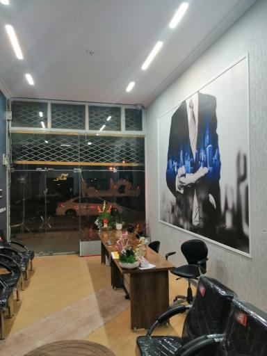 عکس مشاور املاک آرمانی