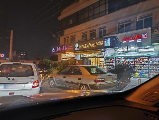 عکس کافه و نان شیرینی سرو