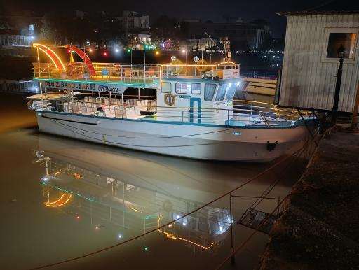 عکس کشتی تفریحی گردشگری دِنیز