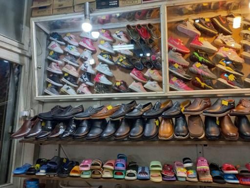 عکس فروشگاه کفش ملی