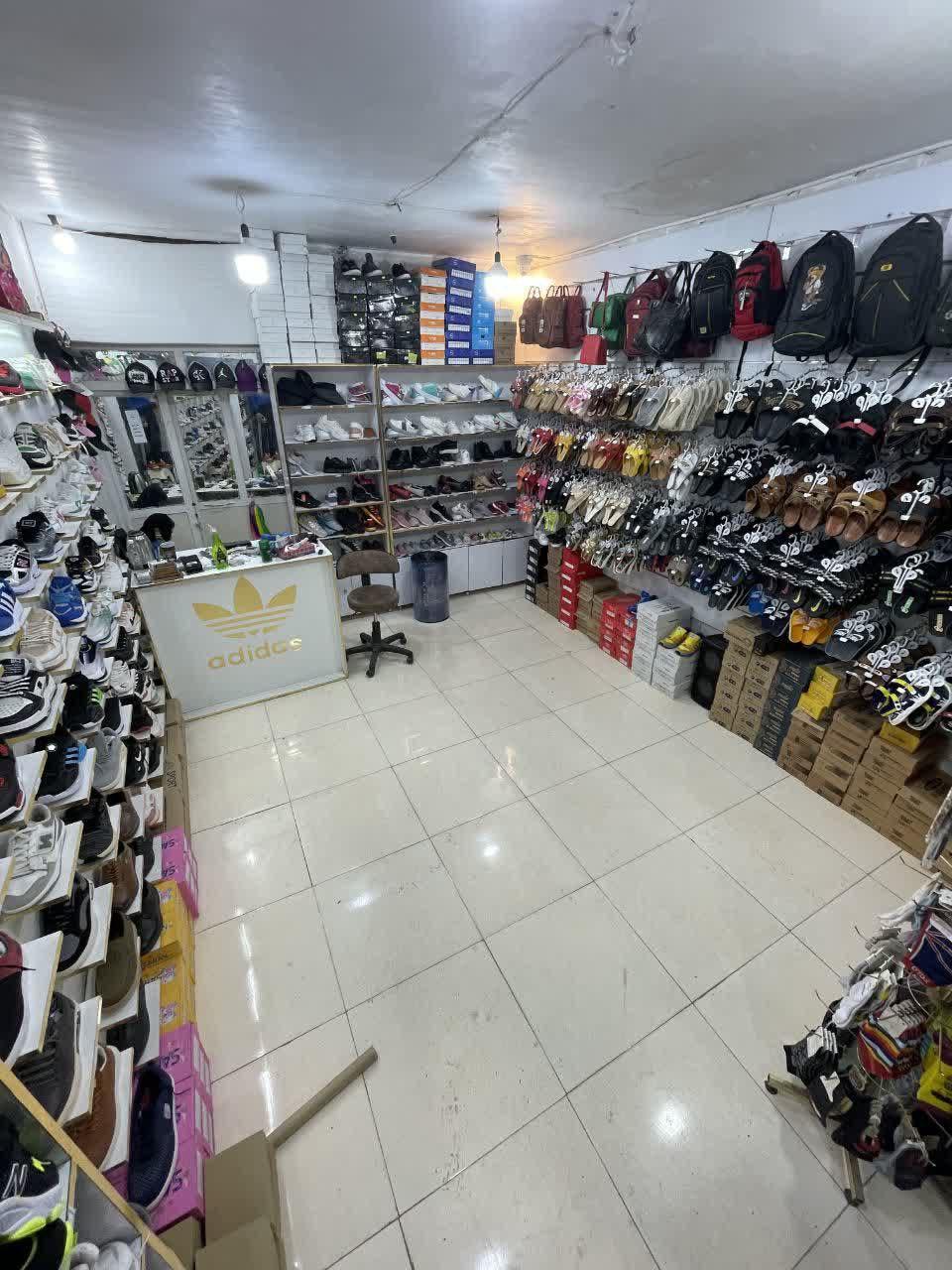 عکس کفش اسپرت کهن‌زاد