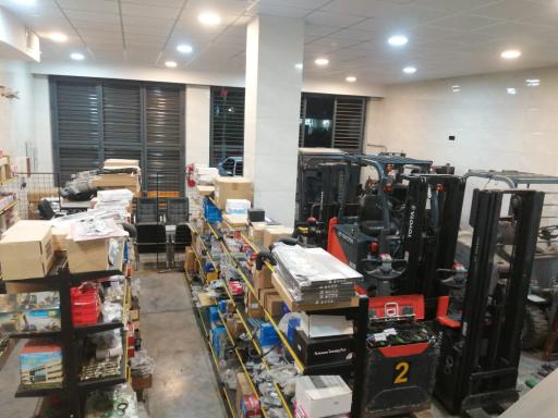 عکس فروشگاه قطعات یدکی لیفتراک پورت لیفتر