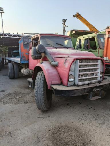 عکس خرید و فروش کامیون و لوازم یدکی سعید و علیرضا شیشه بر