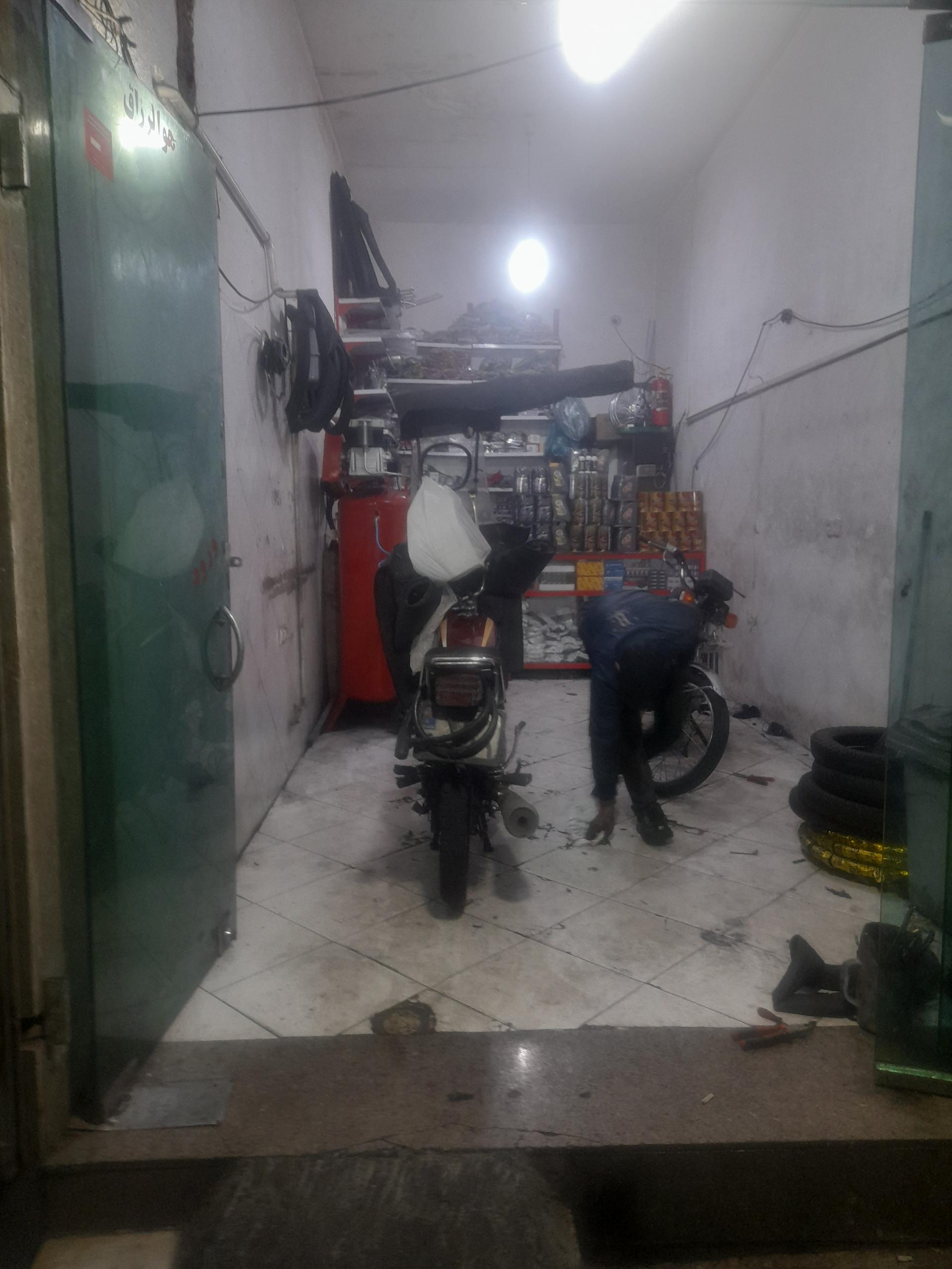 عکس تعمیرگاه موتورسیکلت محمد