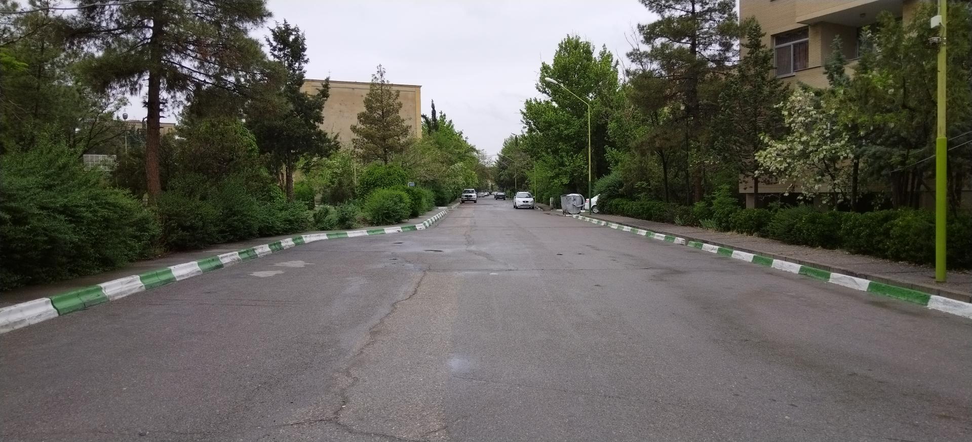 عکس ورودی شرقی مجتمع ولیعصر