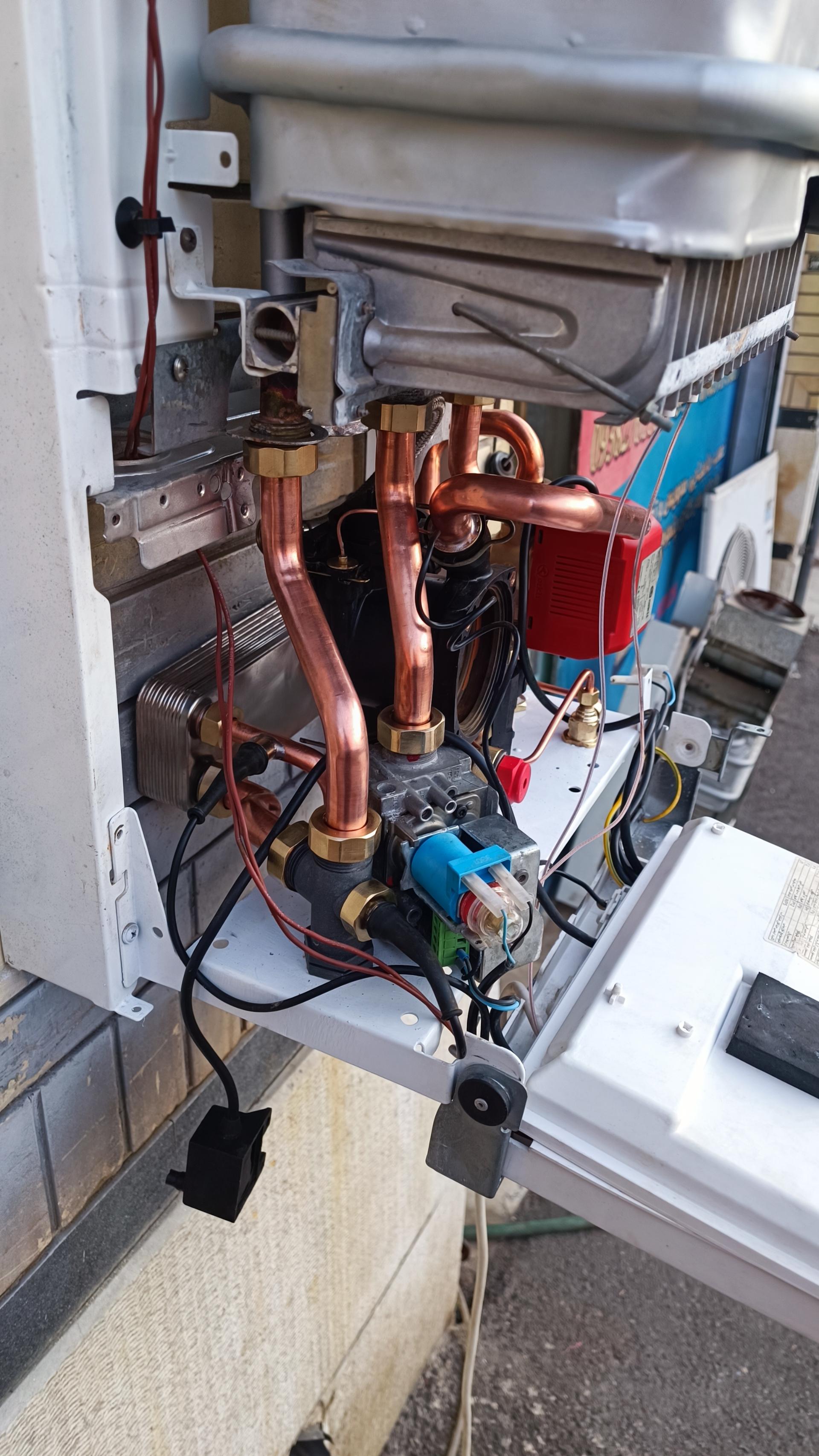 عکس تعمیرات تخصصی پکیج و اسپیلت و بُردهای اینورتر تکین تهویه 