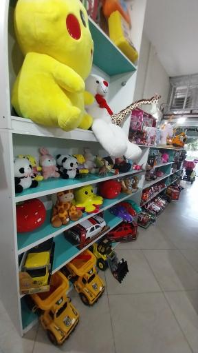 عکس فروشگاه دنیای فسقلی ها