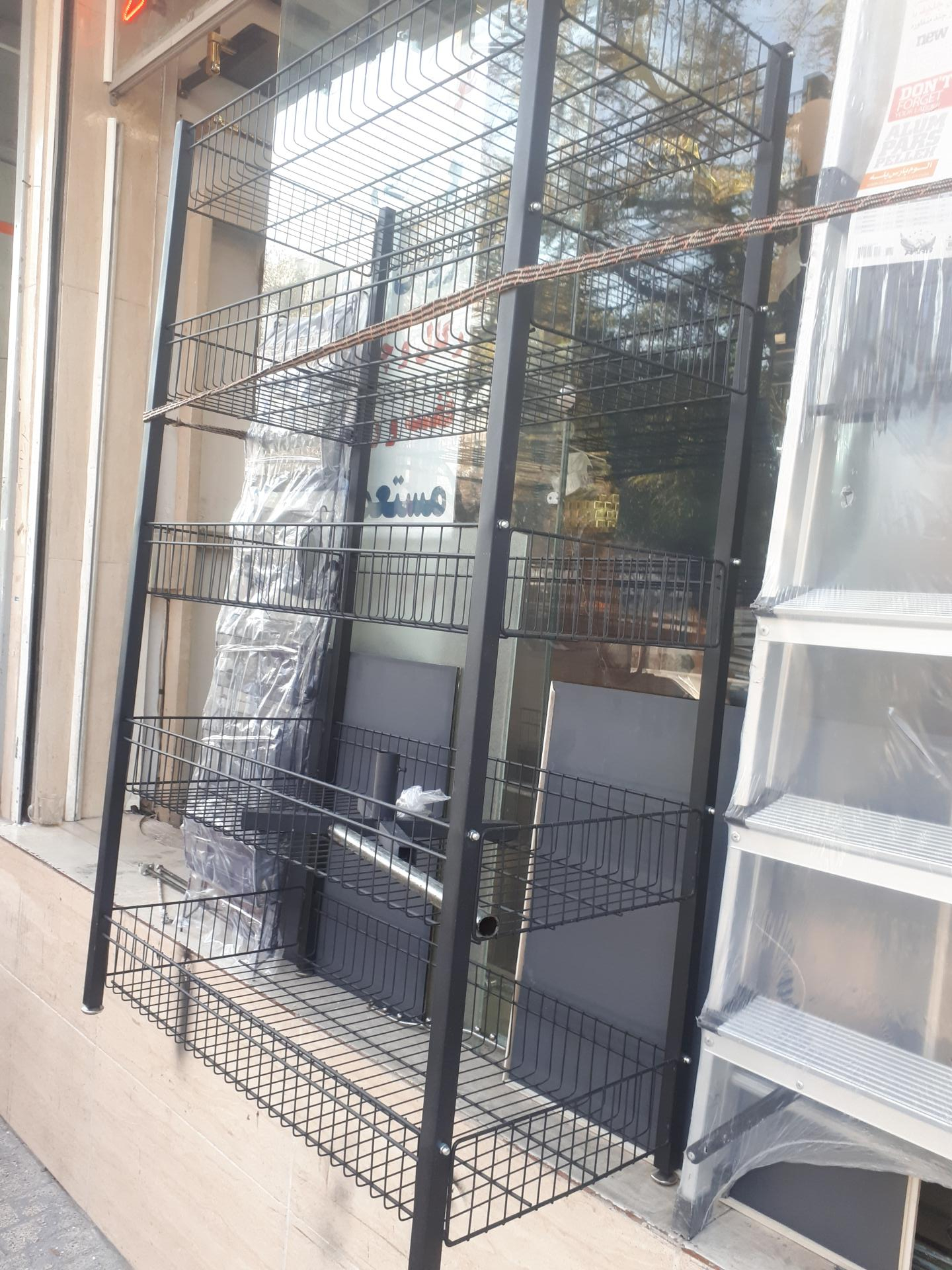 عکس قفسه و رگال