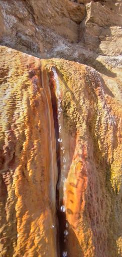 عکس چشمه آب ترش نیمبلوک