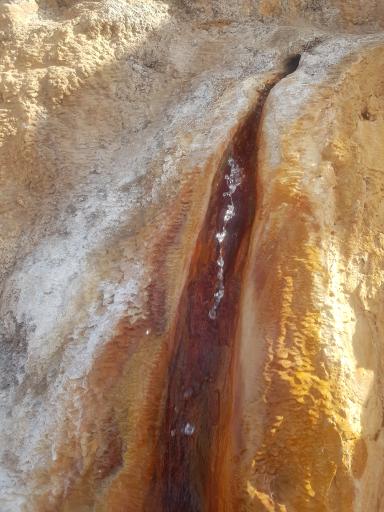 عکس چشمه آب ترش نیمبلوک