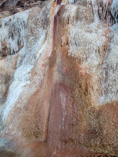 عکس چشمه آب ترش نیمبلوک