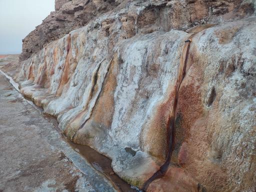 عکس چشمه آب ترش نیمبلوک