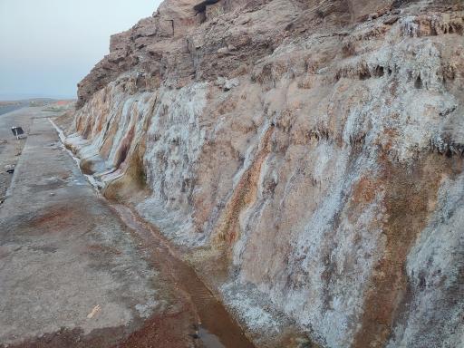 عکس چشمه آب ترش نیمبلوک