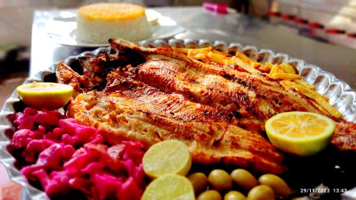 عکس غذا خوری و باغ رستوران و ماهی سرای آرمان