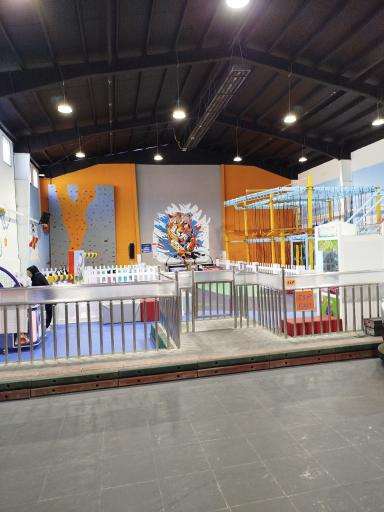 عکس شهربازی سرپوشیده گیان پارک