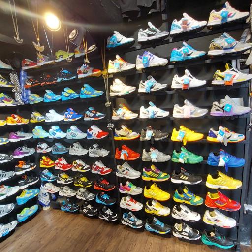 عکس فروشگاه تهران کتونی