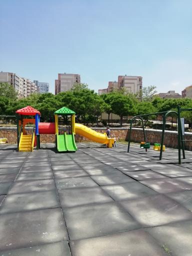 عکس زمین بازی