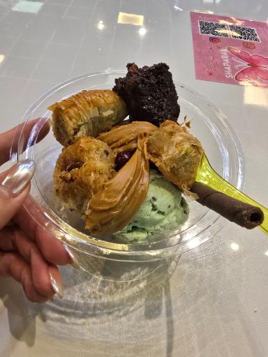 عکس سلف بستنی شاپرک