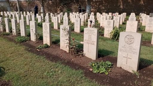 عکس قبرستان سربازان جنگهای جهانی اول و دوم