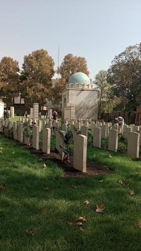 عکس قبرستان سربازان جنگهای جهانی اول و دوم