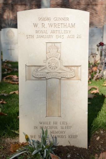 عکس قبرستان سربازان جنگهای جهانی اول و دوم